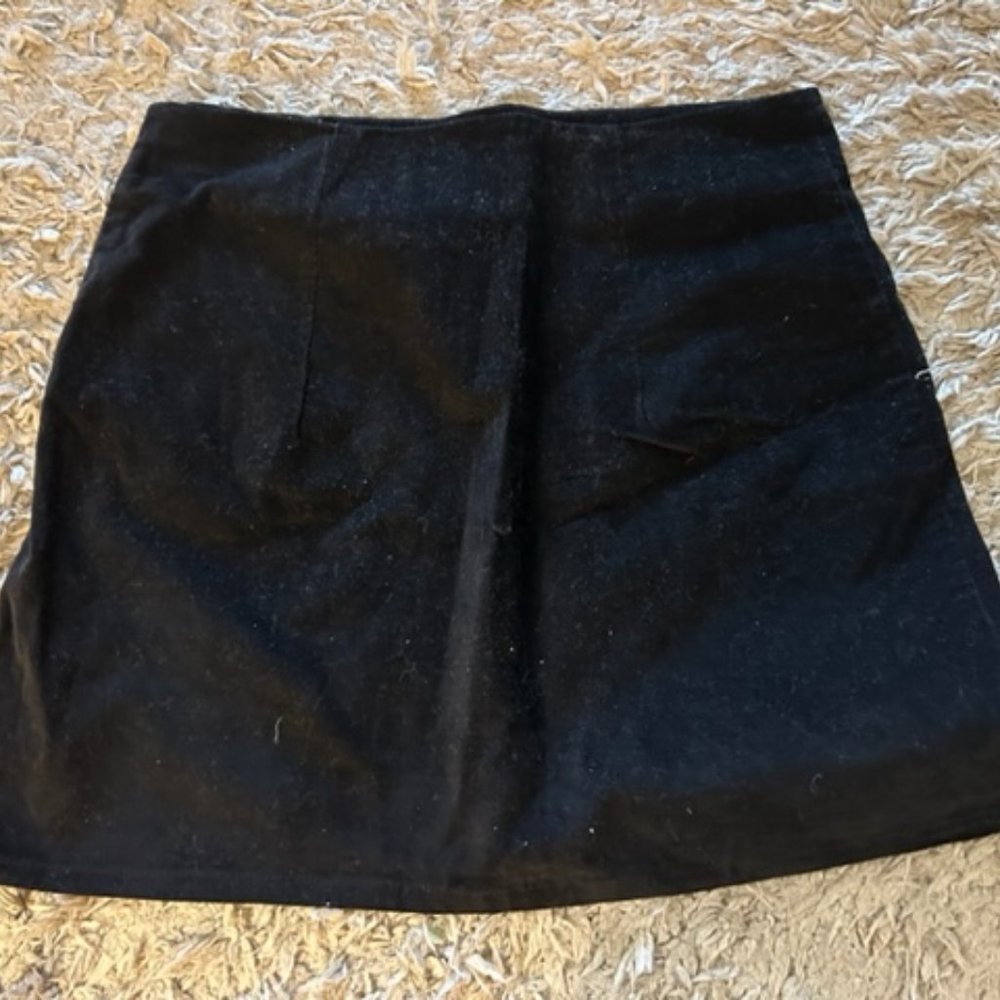Flying Tomato Black velvet skirt with floral embroidery - size M - Picture 3 of 4